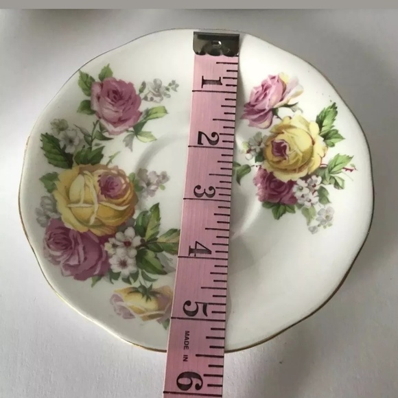 Queen Anne Manor Roses Teacup & Saucer - Picture 8 of 8